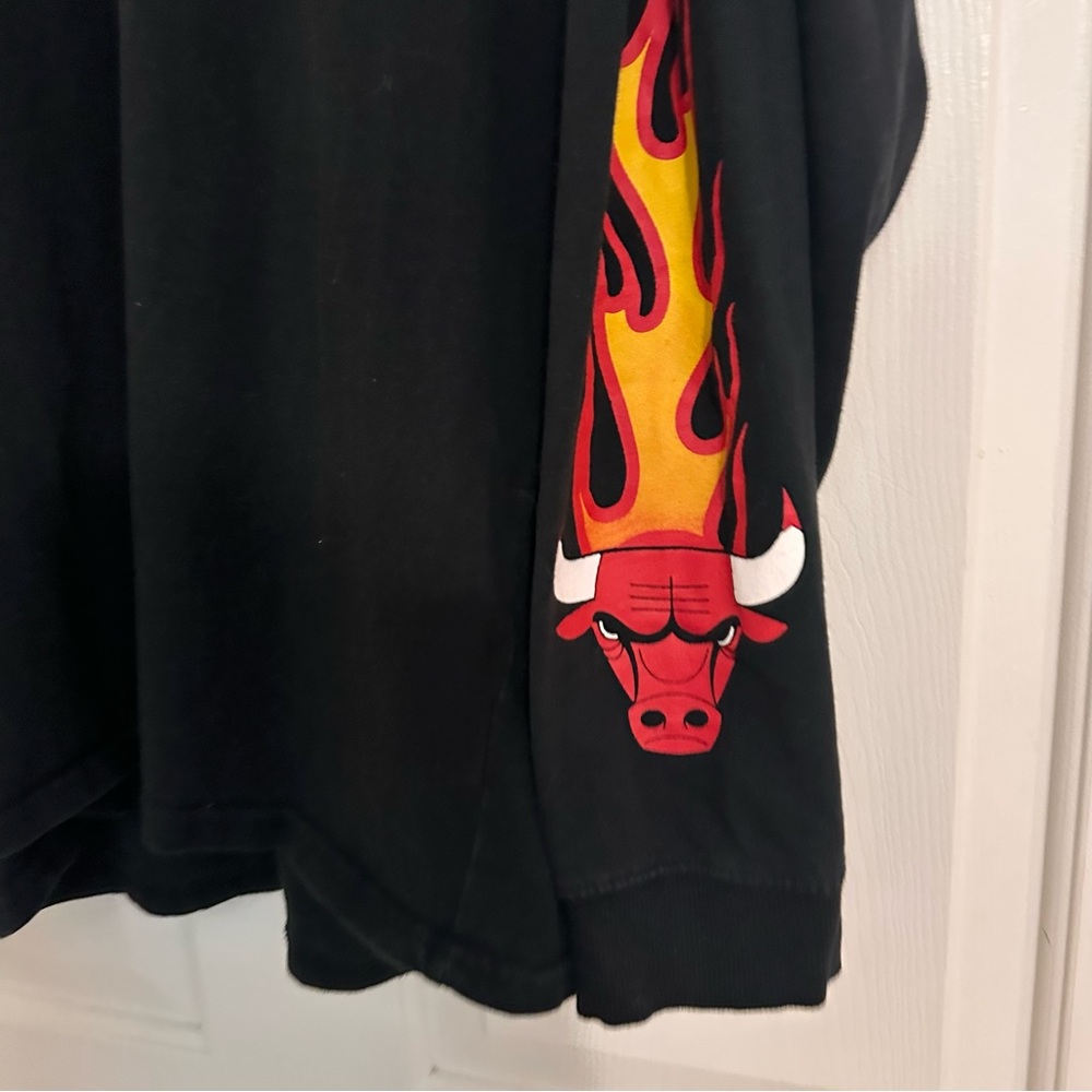Chicago Bulls Black Long Sleeve Graphic Shirt T-Shirt NBA Size L Large - Picture 9 of 10